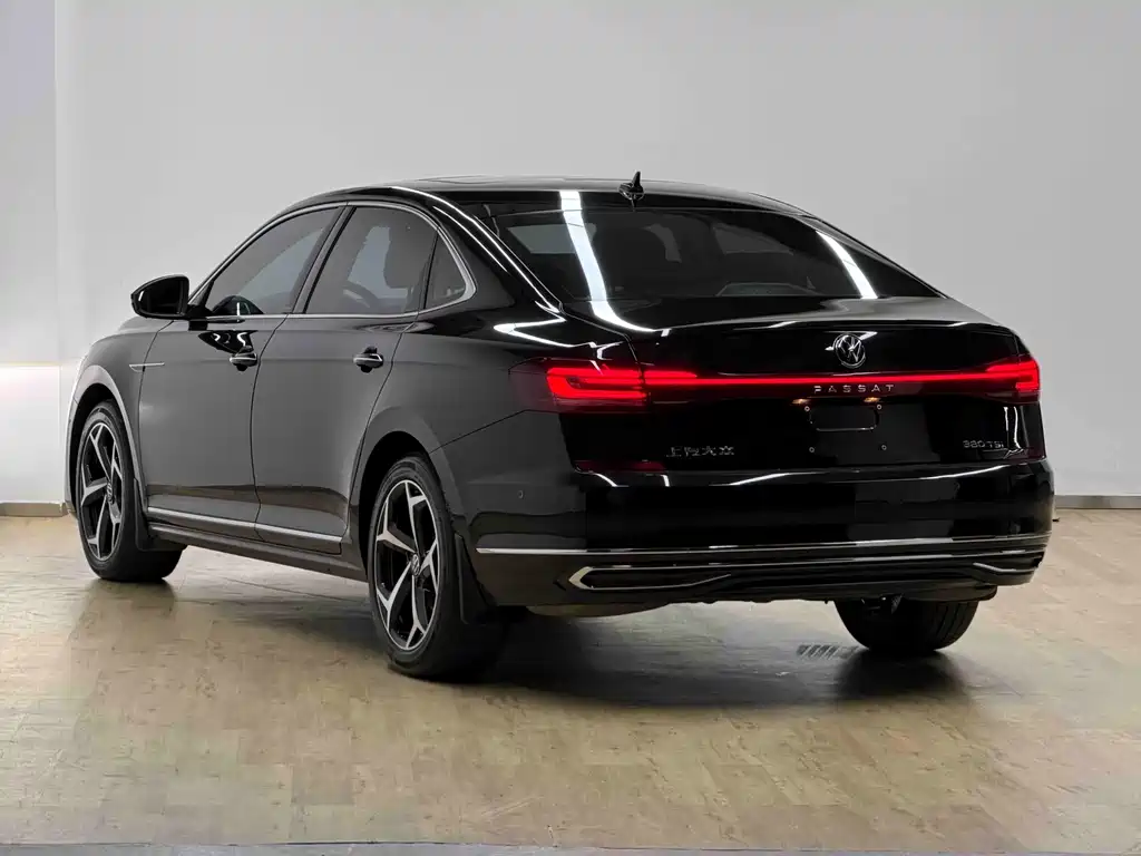 Volkswagen Passat — фото 28