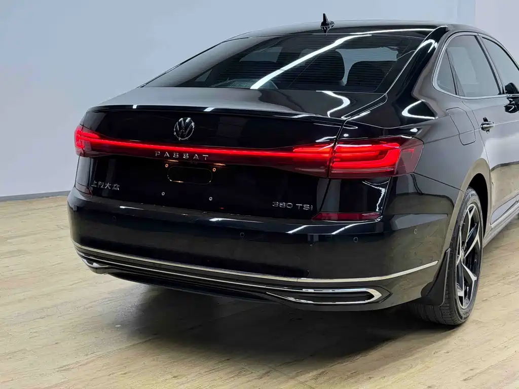 Volkswagen Passat — фото 30