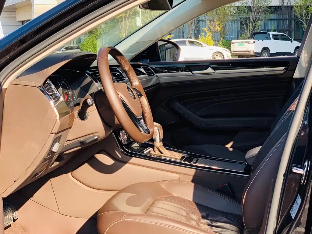 Volkswagen Phideon — фото 13