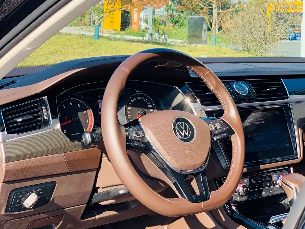 Volkswagen Phideon — фото 14