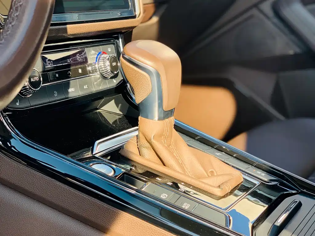 Volkswagen Phideon — фото 16