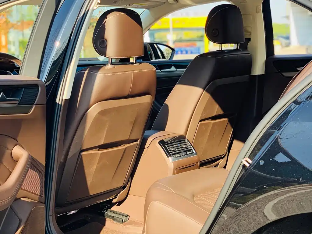 Volkswagen Phideon — фото 17