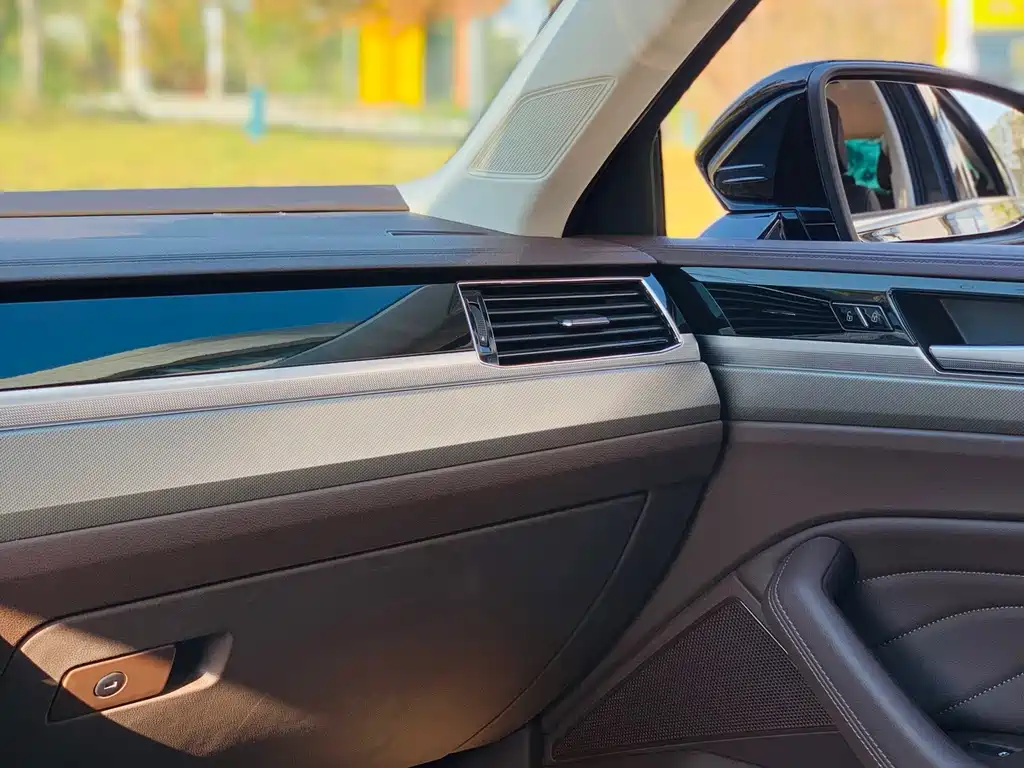 Volkswagen Phideon — фото 21