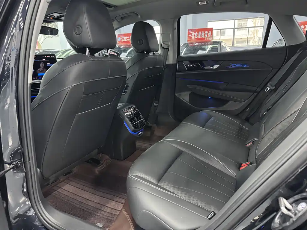 Volkswagen Passat — фото 5