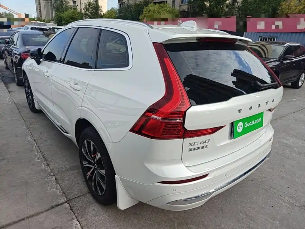 Volvo XC60 — фото 4