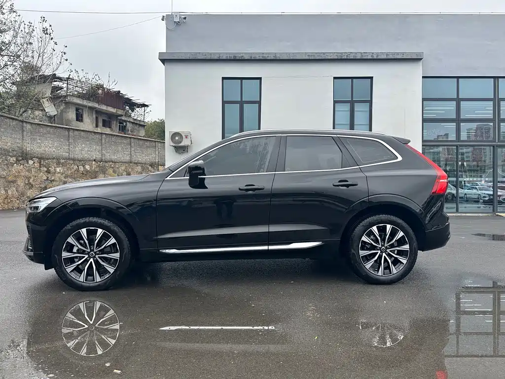 Volvo XC60 — фото 11