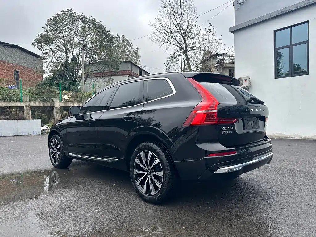 Volvo XC60 — фото 7