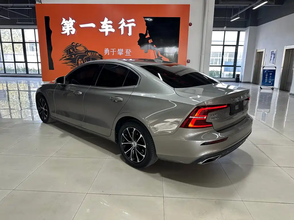 Volvo S60 — фото 4