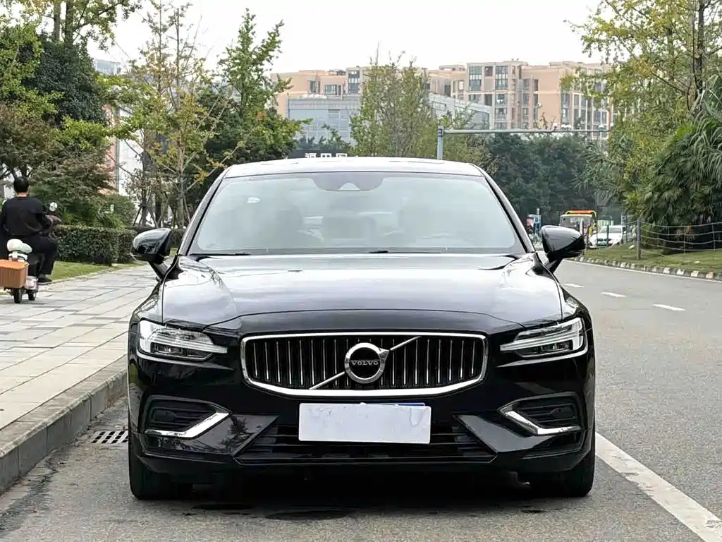 Volvo S60 — фото 2