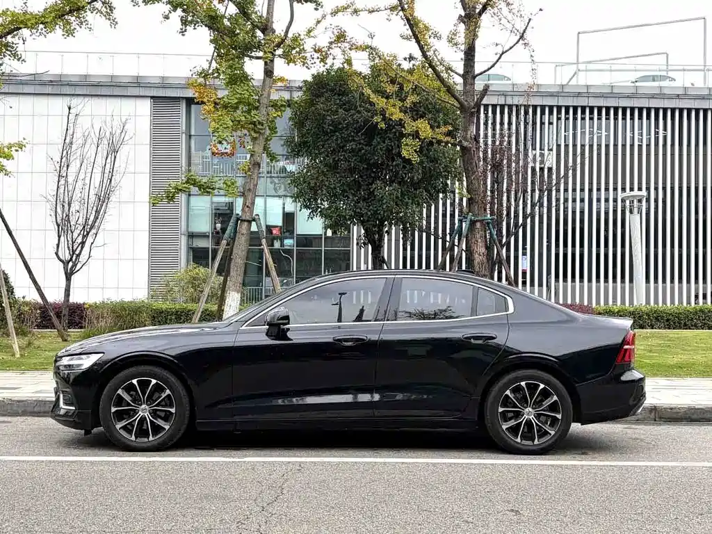 Volvo S60 — фото 4