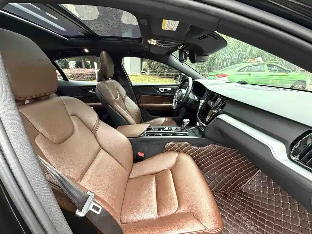 Volvo S60 — фото 10