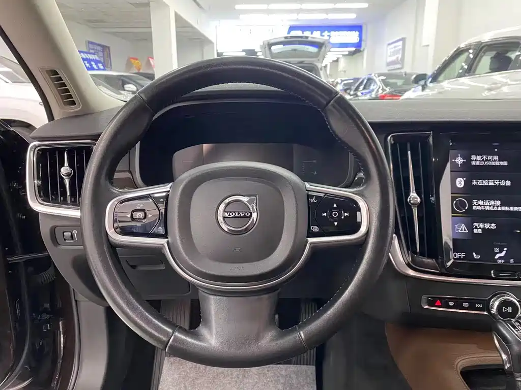Volvo S90 — фото 13