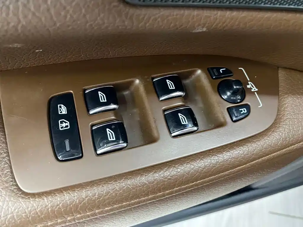 Volvo S90 — фото 18