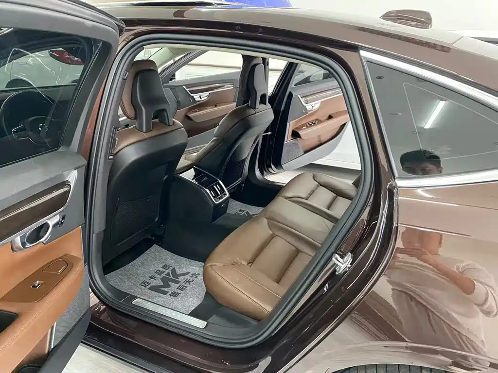 Volvo S90 — фото 10