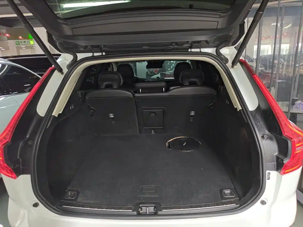 Volvo XC60 — фото 18