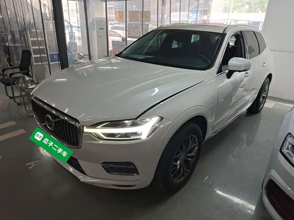 Volvo XC60 — фото 1