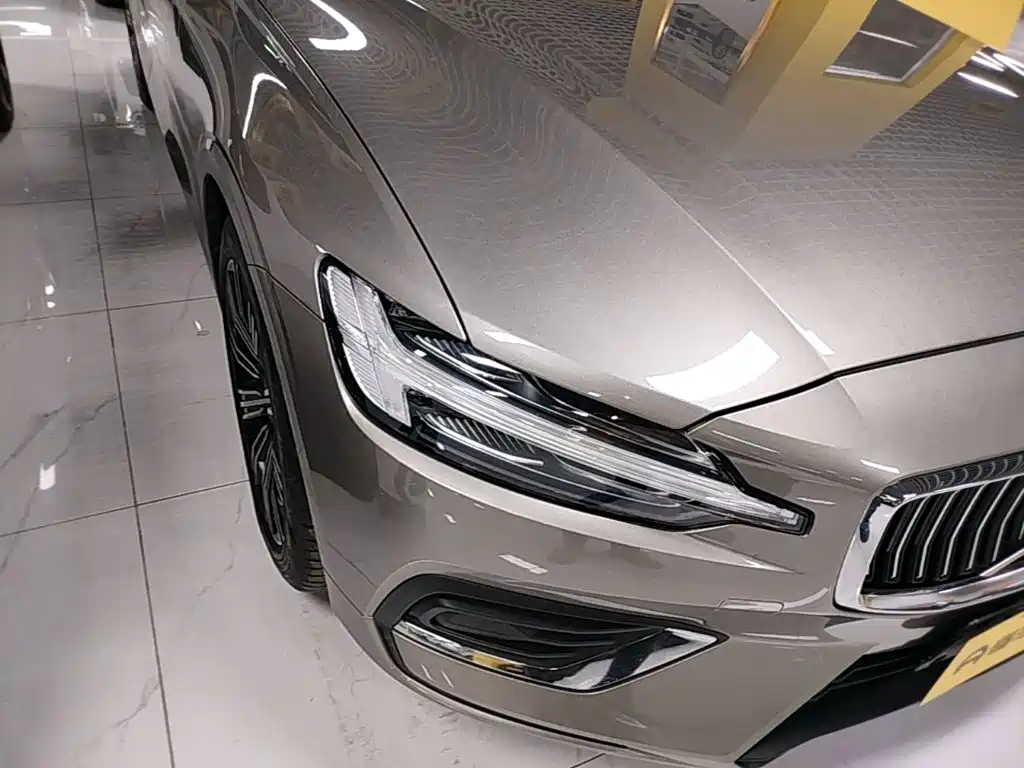 Volvo S60 — фото 10