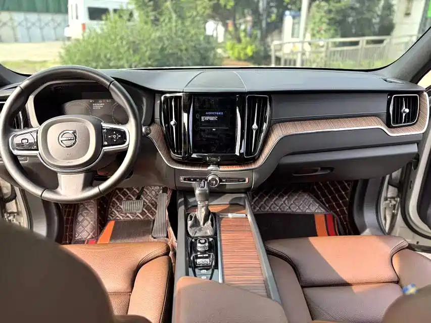Volvo XC60 — фото 4