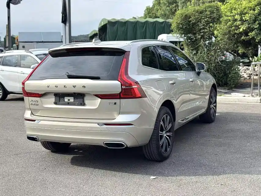 Volvo XC60 — фото 9