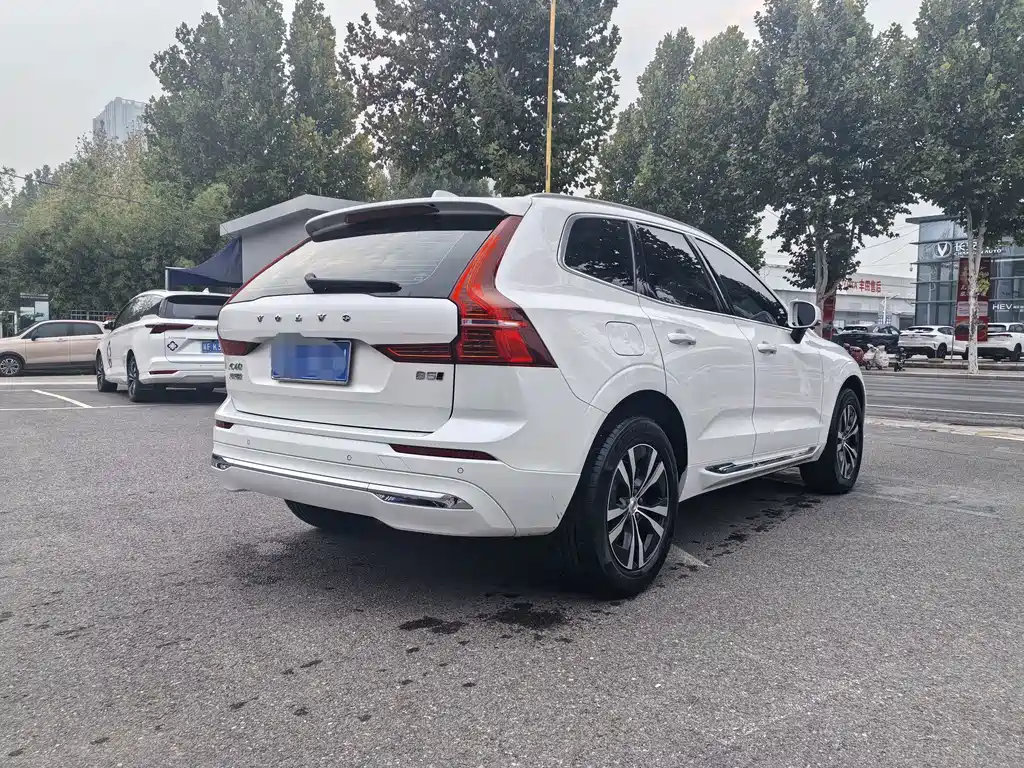 Volvo XC60 — фото 10