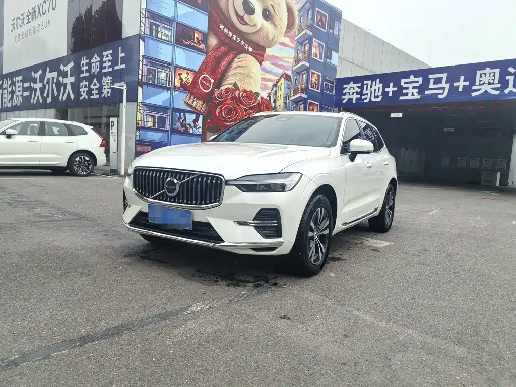 Volvo XC60 — фото 1