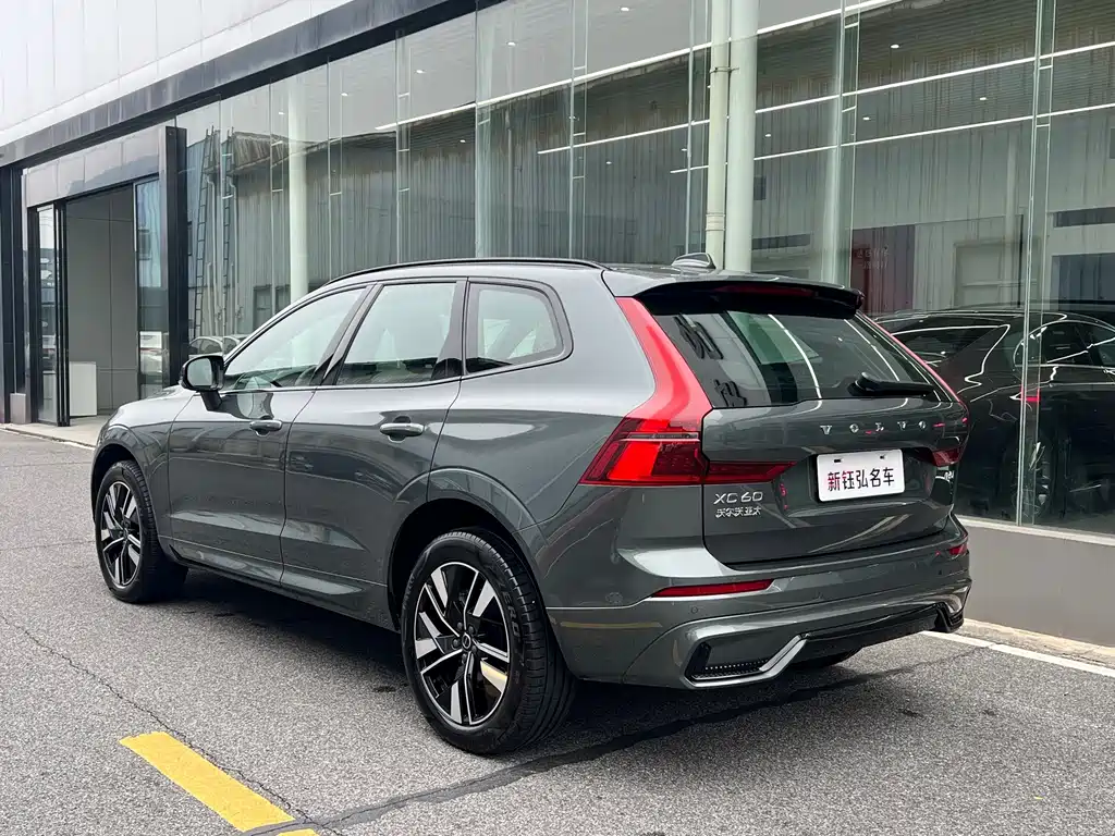 Volvo XC60 — фото 4