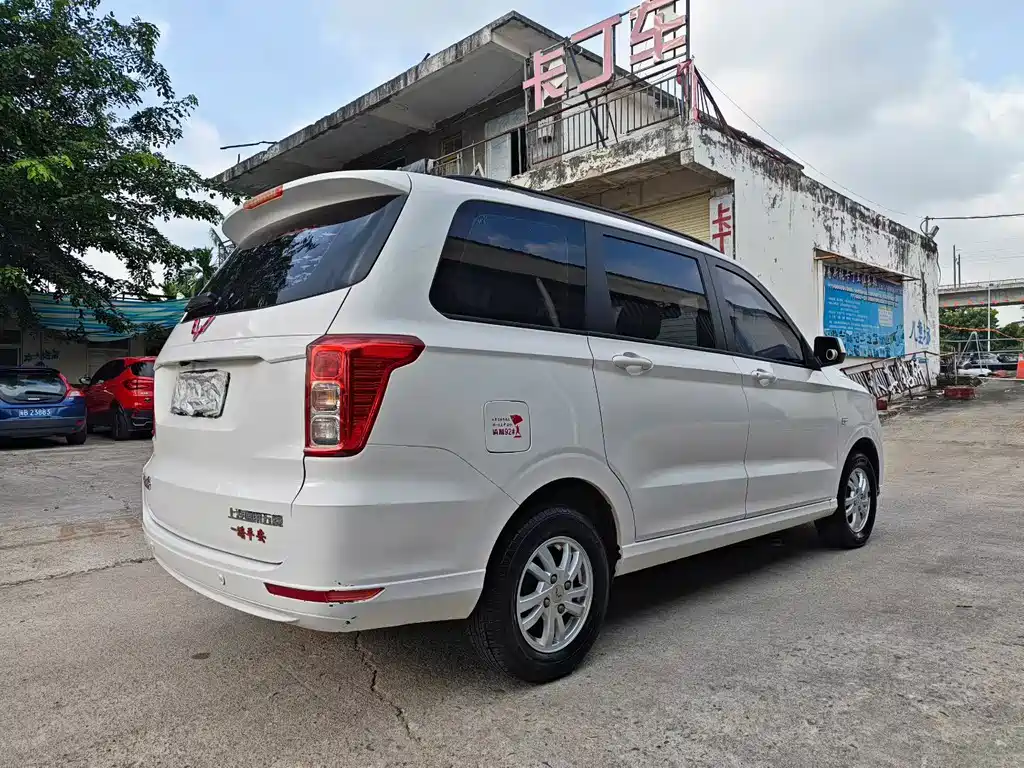 Wuling Hongguang — фото 2