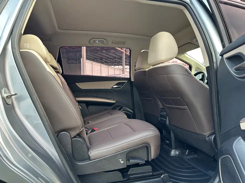 BYD MAX New Energy — фото 11