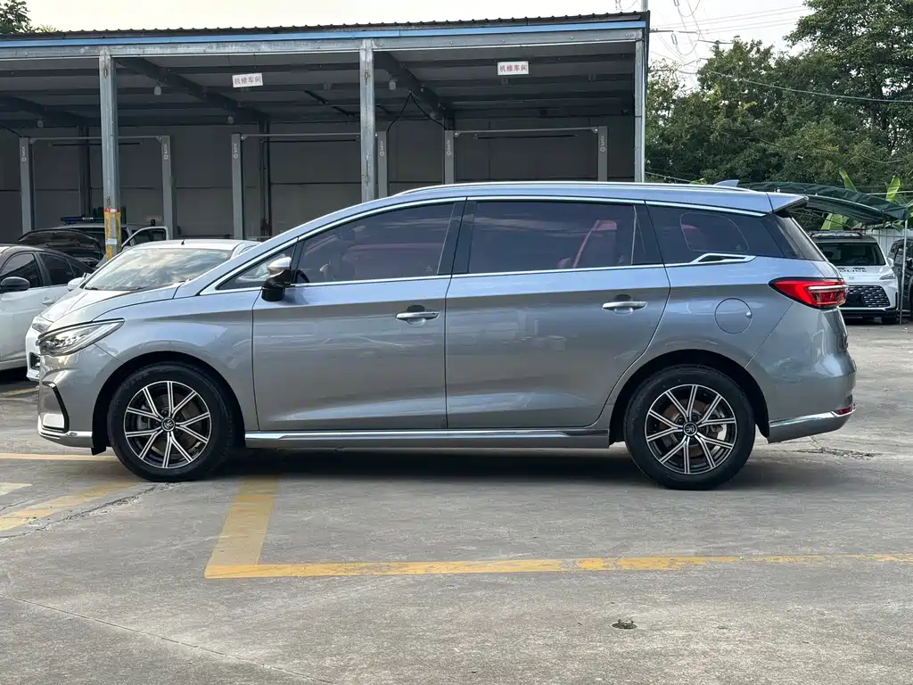 BYD MAX New Energy — фото 6