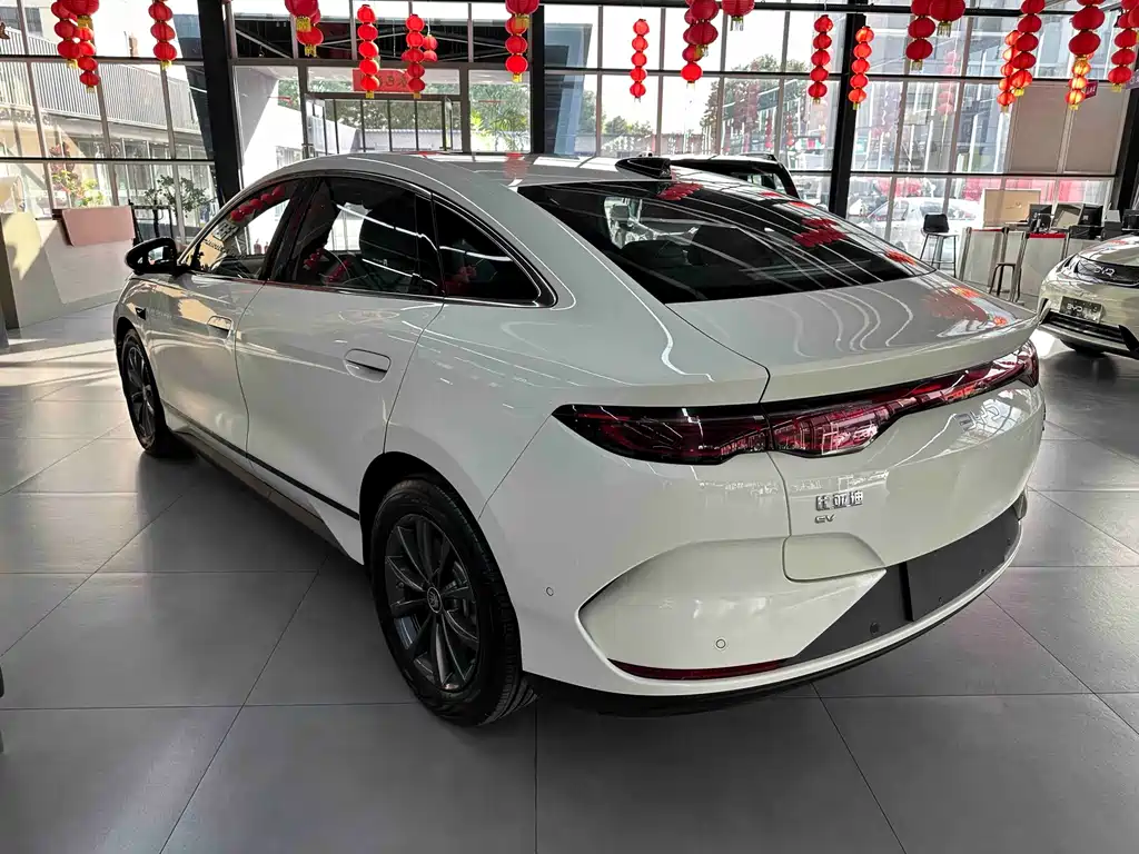 BYD Qin L — фото 7