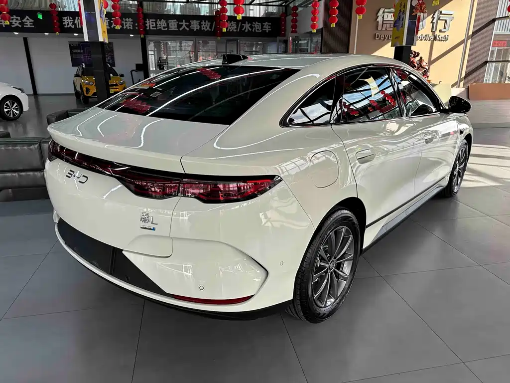 BYD Qin L — фото 9