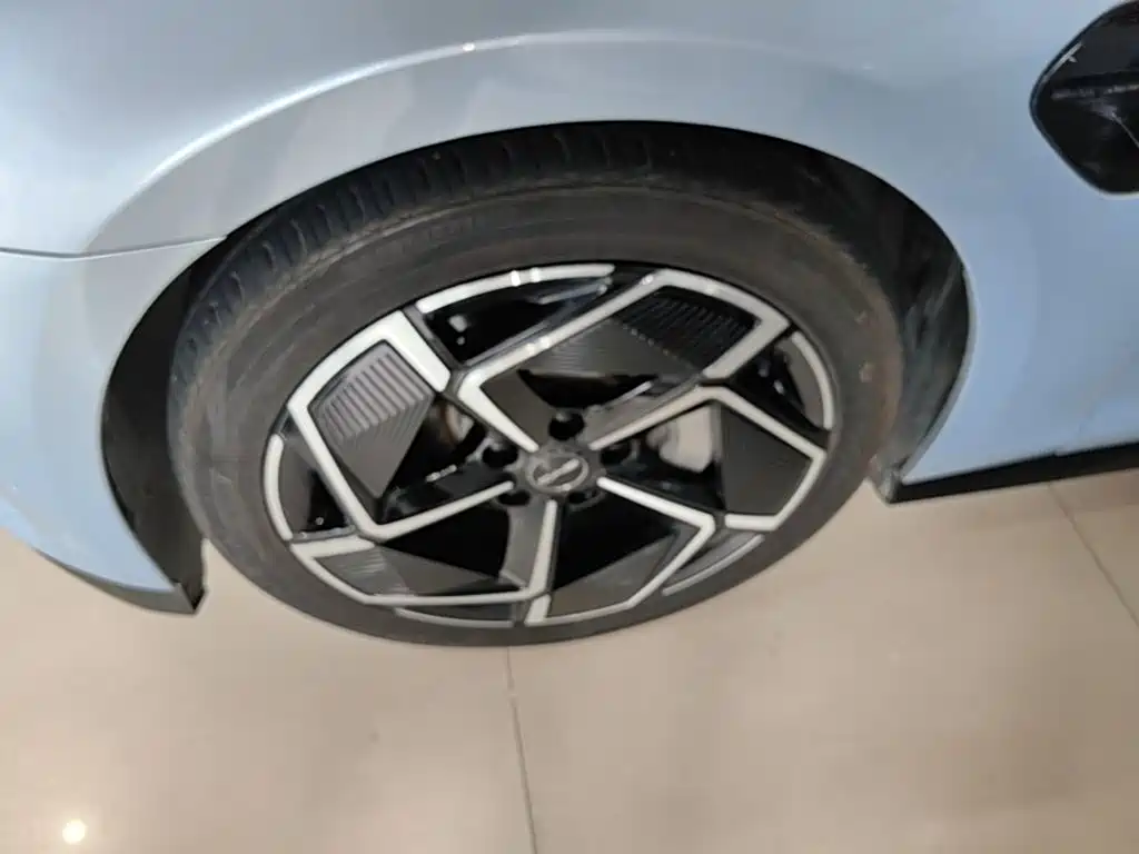 BYD Seal — фото 23