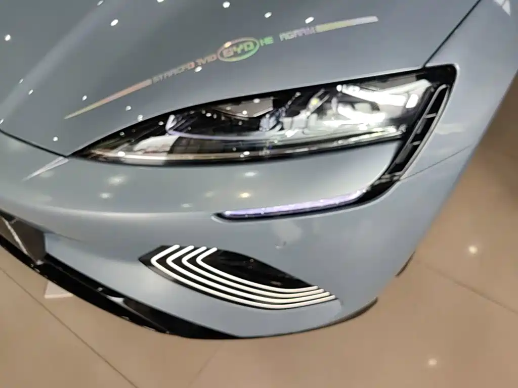 BYD Seal — фото 24