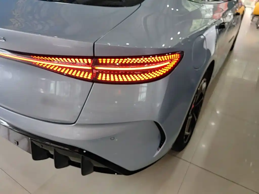 BYD Seal — фото 8