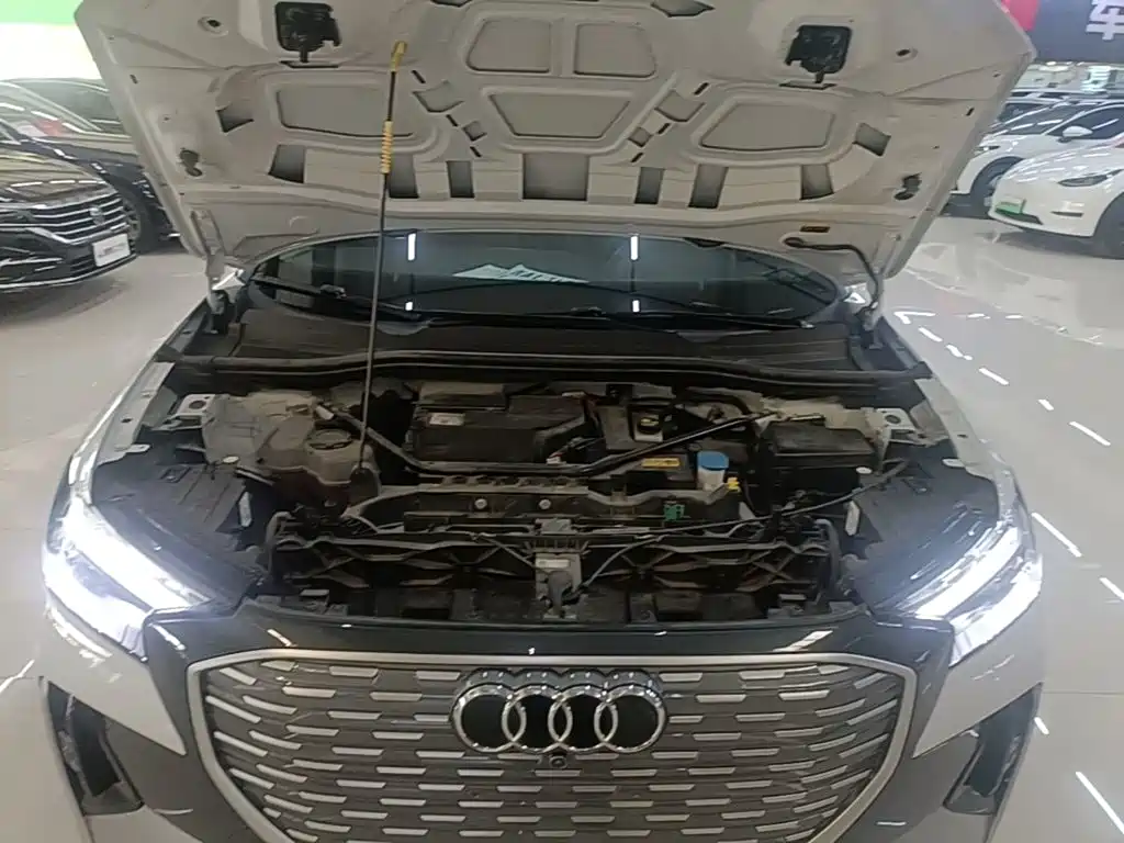 Audi Q4 e-tron — фото 19