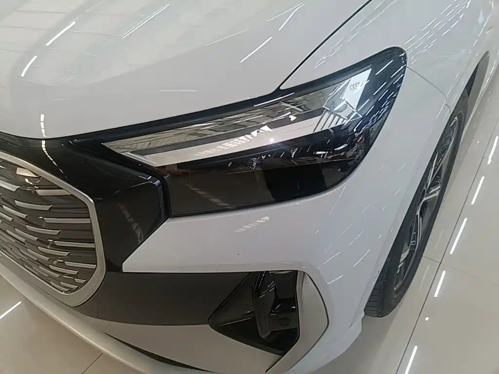 Audi Q4 e-tron — фото 23