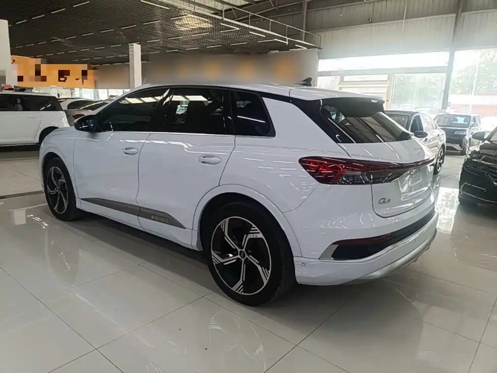 Audi Q4 e-tron — фото 4
