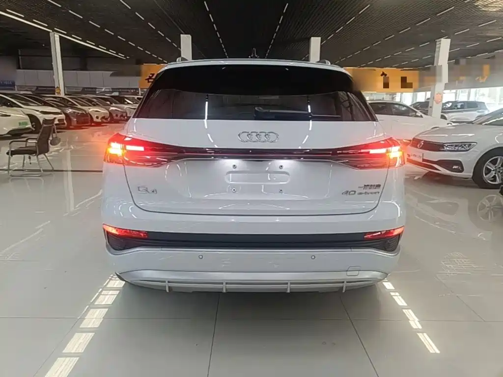 Audi Q4 e-tron — фото 5