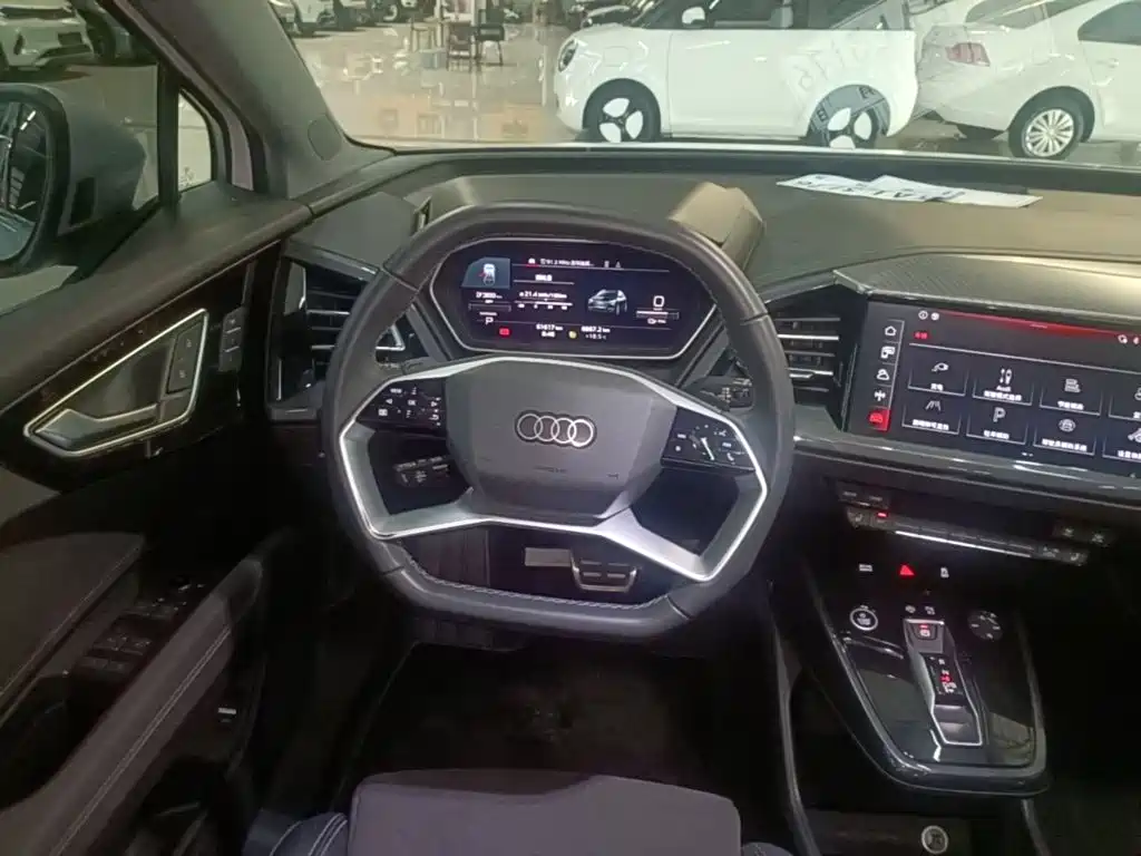 Audi Q4 e-tron — фото 10