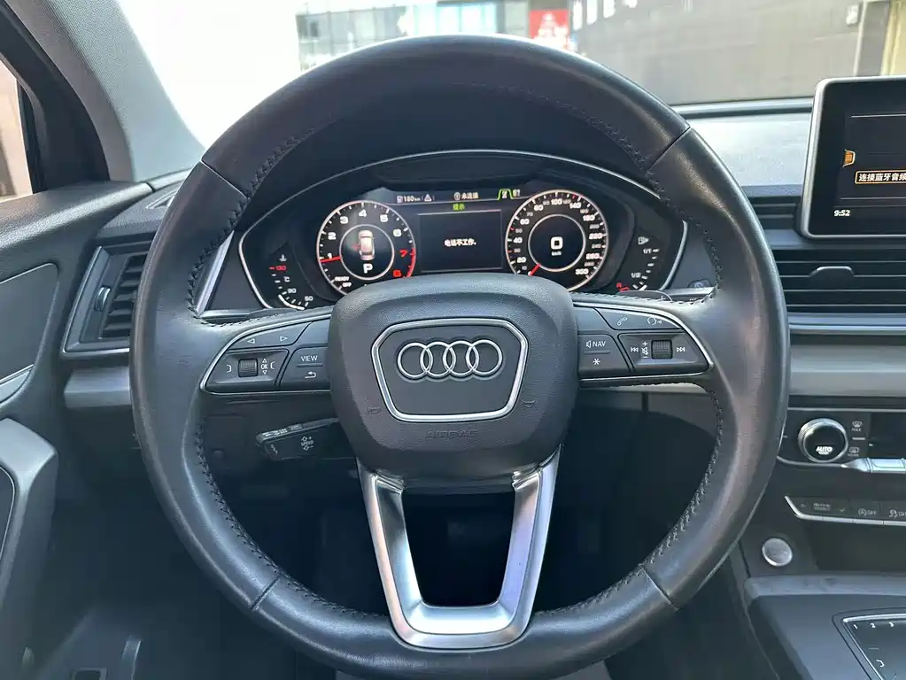 Audi Q5L — фото 11
