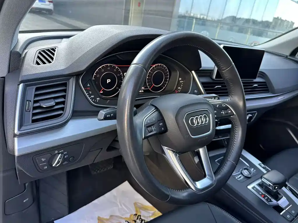 Audi Q5L — фото 22