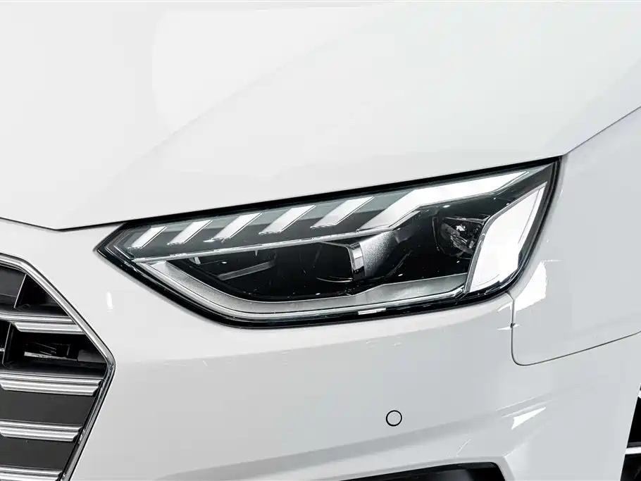 Audi A4L — фото 5