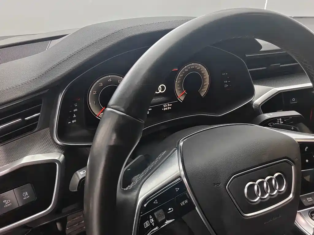 Audi A6L — фото 11