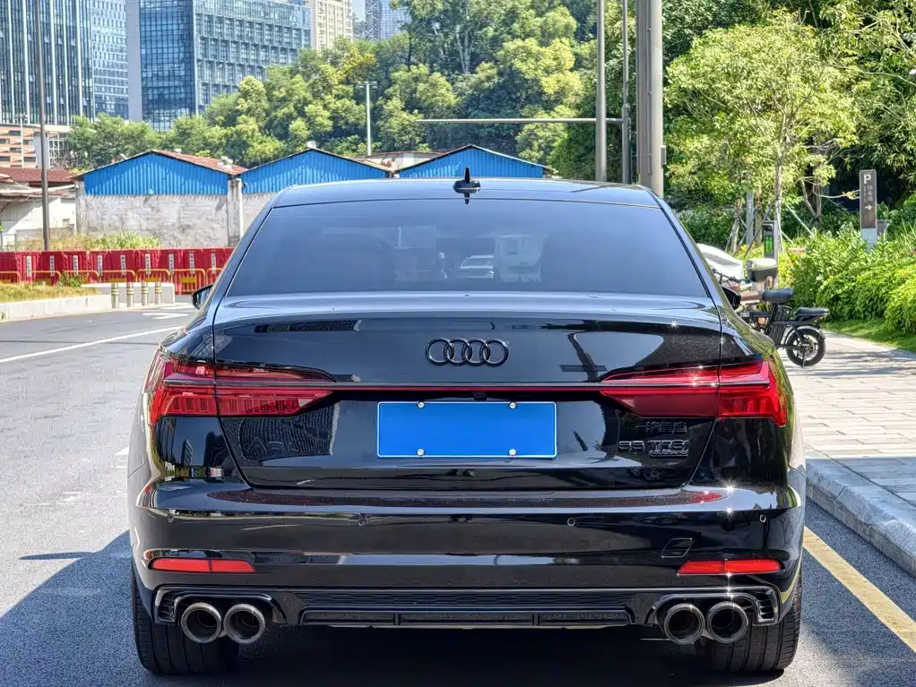 Audi A6L — фото 10