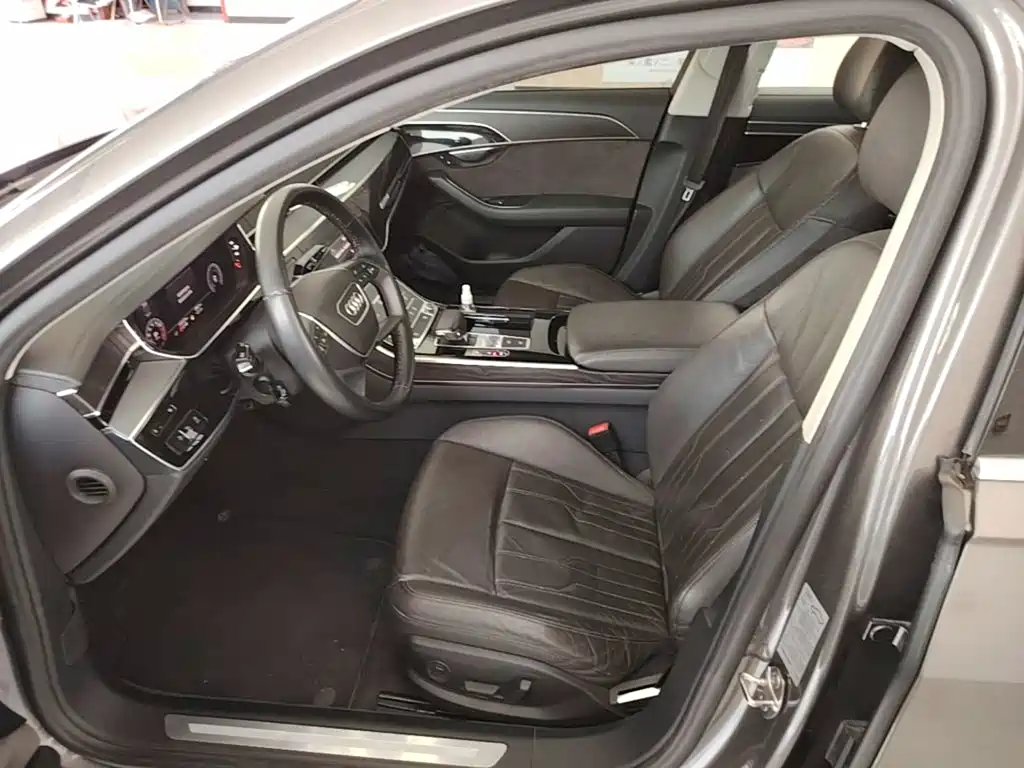 Audi A8 — фото 14