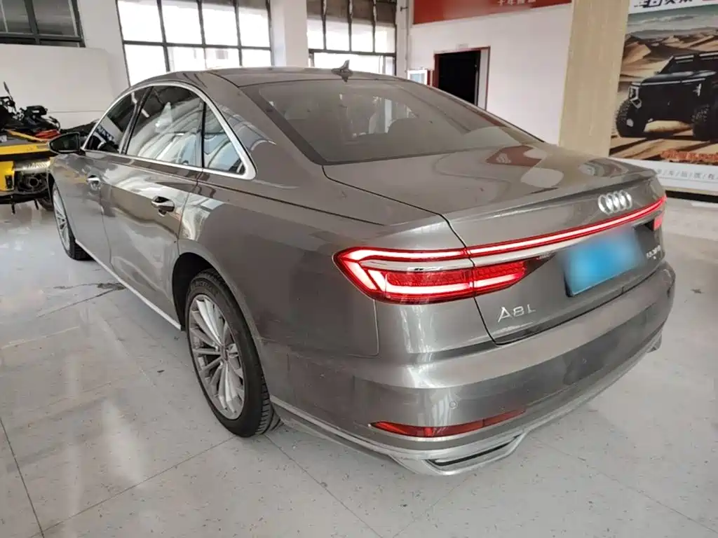 Audi A8 — фото 4
