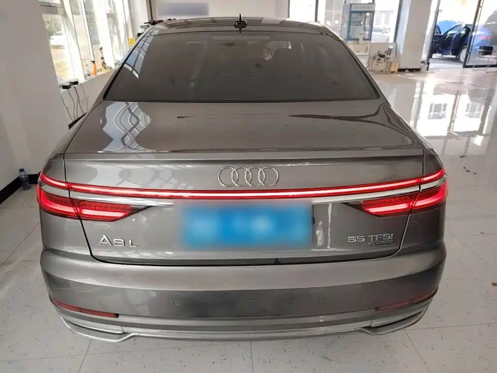 Audi A8 — фото 5