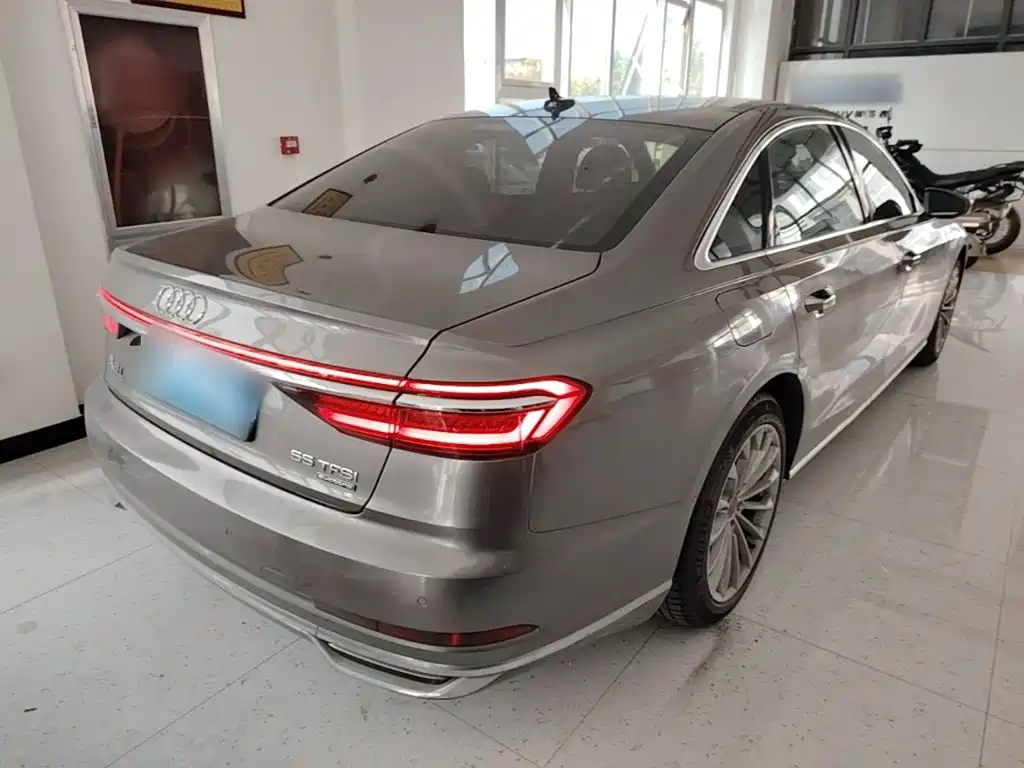 Audi A8 — фото 6