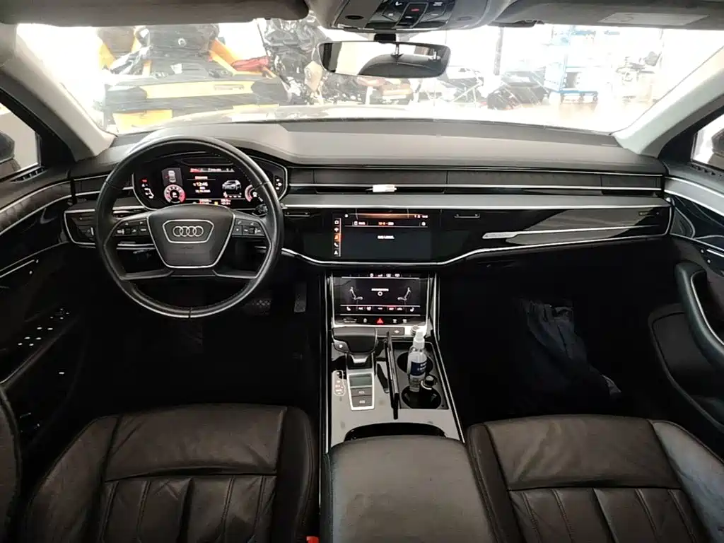 Audi A8 — фото 9