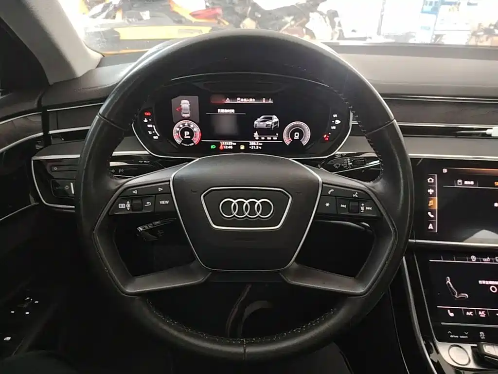 Audi A8 — фото 10